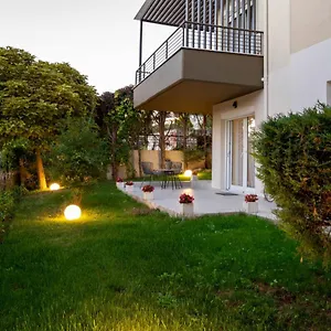 Private Garden House In Panorama- Lux Διαμέρισμα